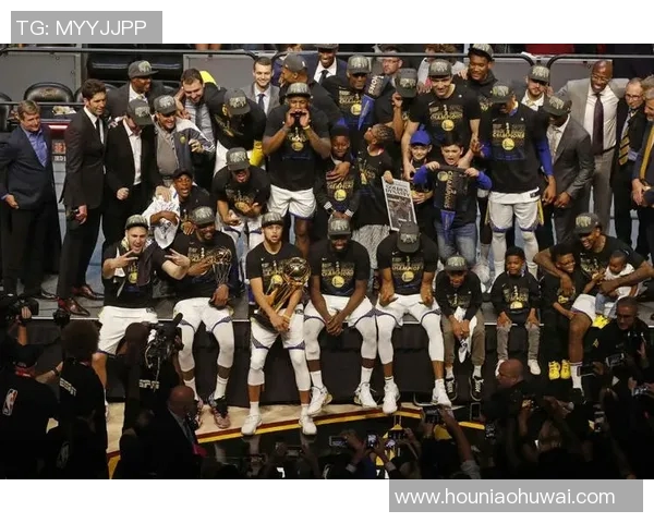 骑士与勇士激战四点整NBA赛场再掀高潮精彩对决不容错过